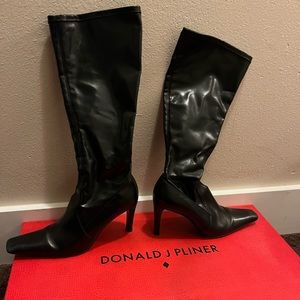 Donald Pliner size 8 black leather heeled boots